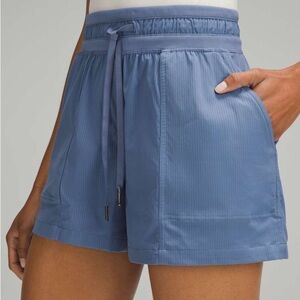 {NOT FOR SALE} NWT Lululemon Dance Studio HR Short 3.5” Oasis Blue Size 6